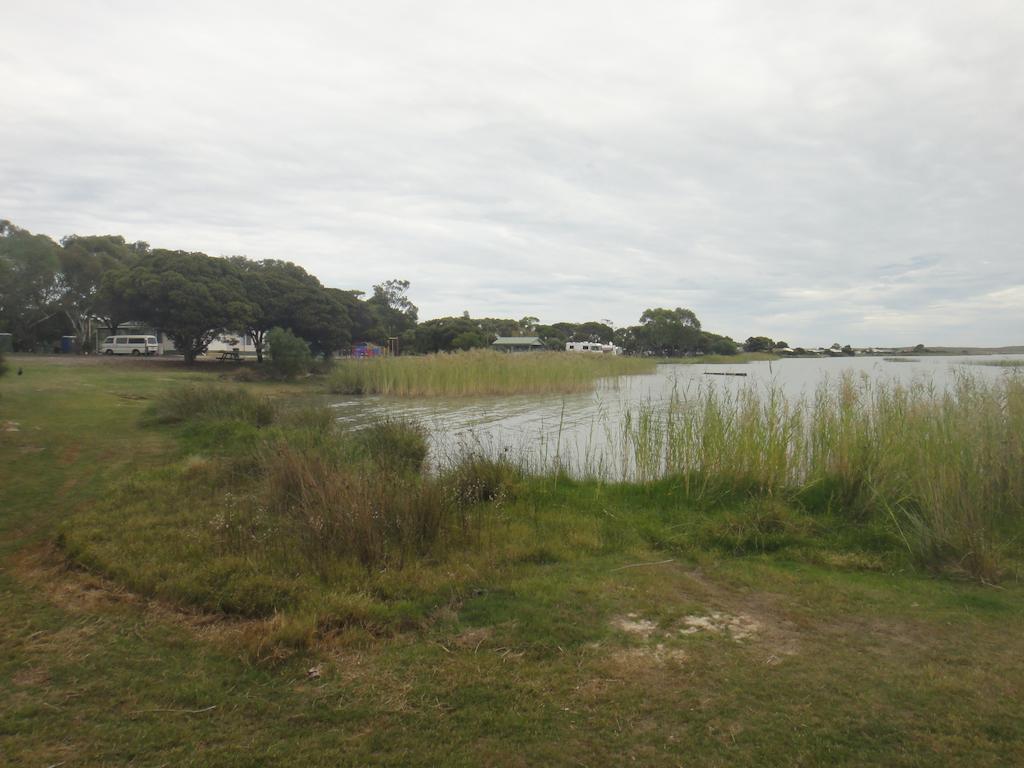 Lake Albert Caravan Park Hotel Meningie Buitenkant foto