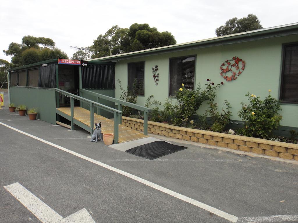 Lake Albert Caravan Park Hotel Meningie Buitenkant foto