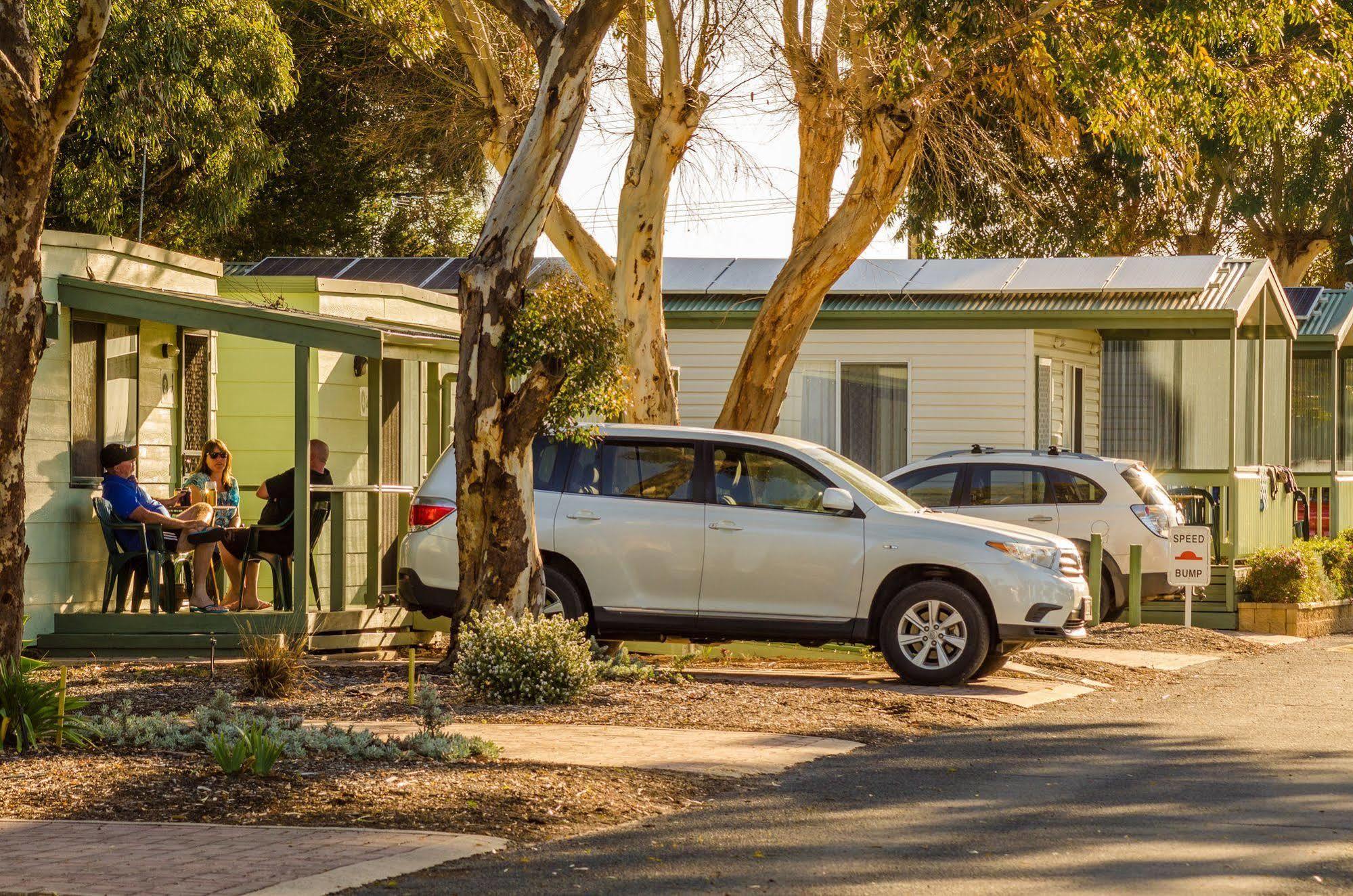 Lake Albert Caravan Park Hotel Meningie Buitenkant foto