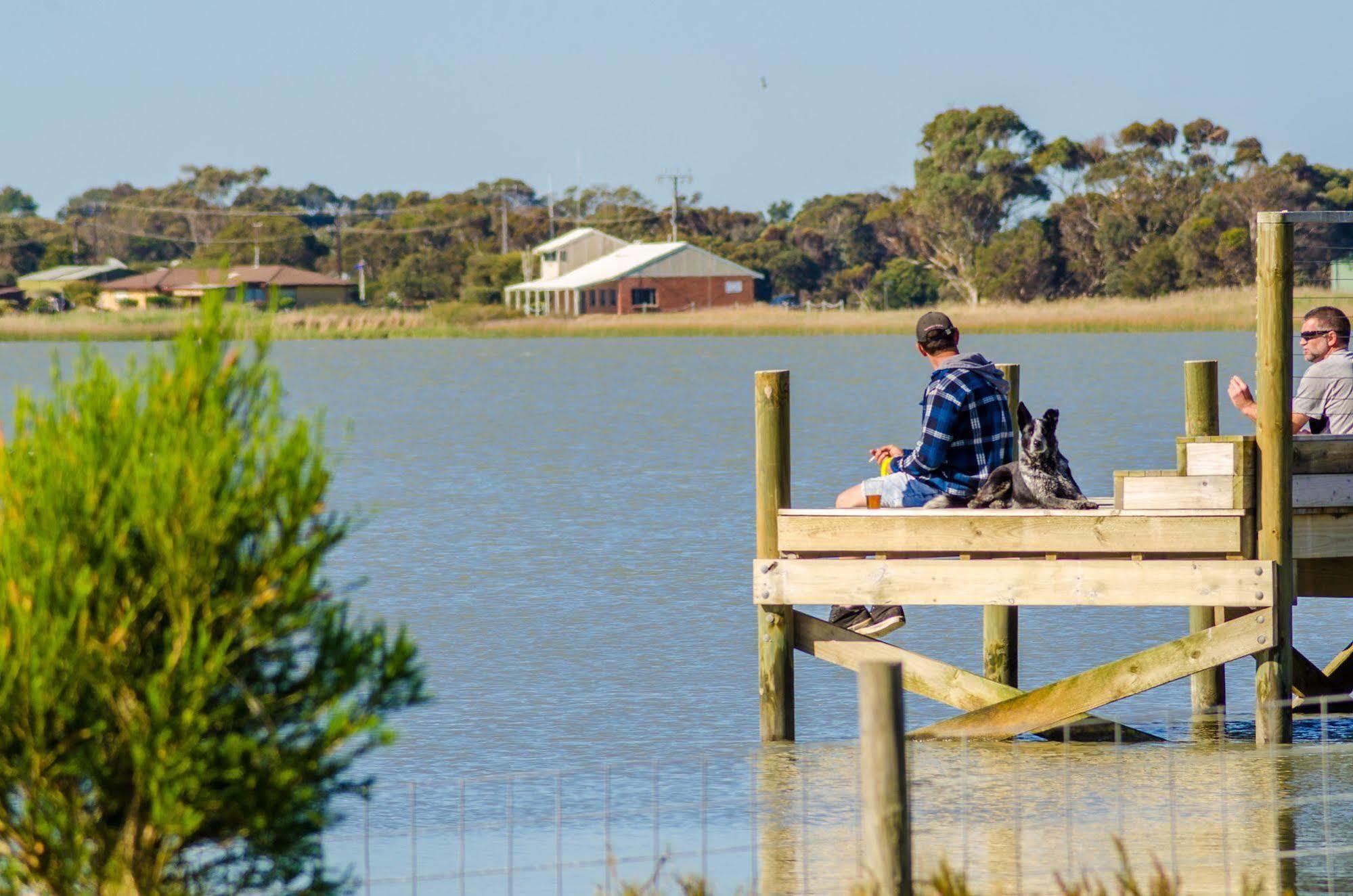 Lake Albert Caravan Park Hotel Meningie Buitenkant foto